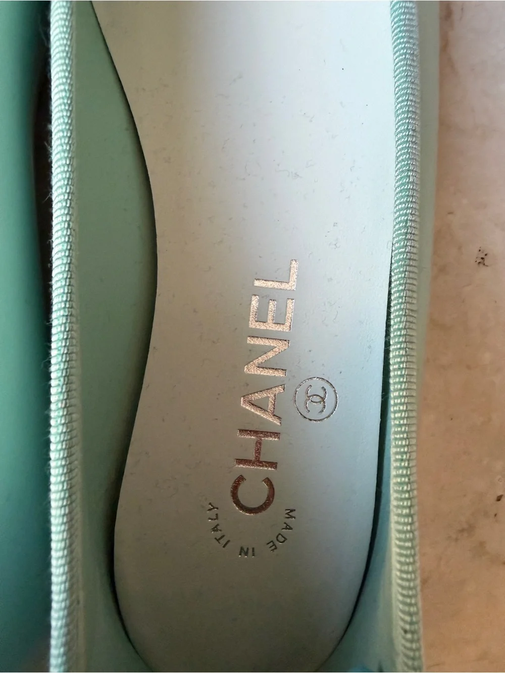 CHANEL MINTY TURQUOISE GREEN PATENT LEATHER WHITE CC CAP TOE BALLET FLATS 37 C